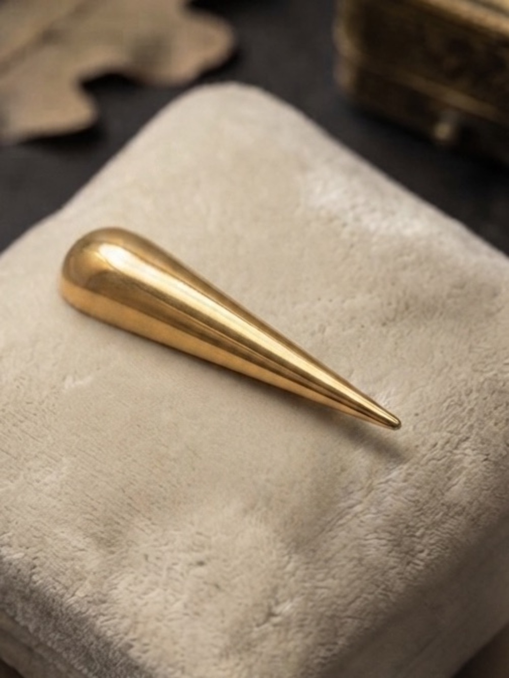 Striking Vintage Gold Tone Teardrop Dagger Brooch